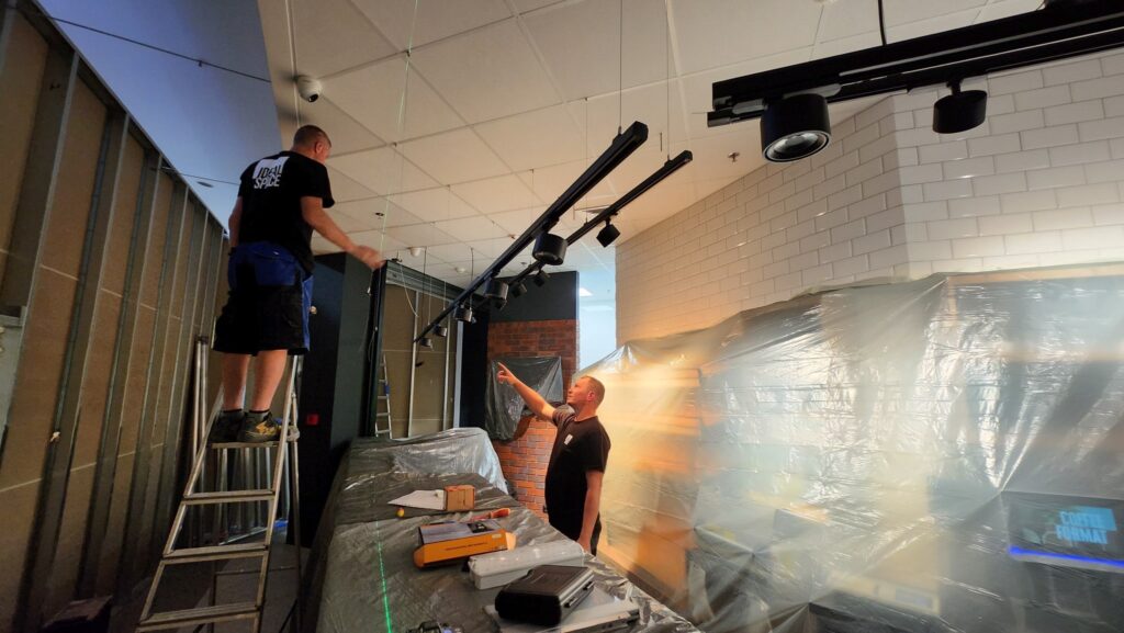 Montaż oświetlenia w lokalu usługowym w Galerii Handlowej Szczecin